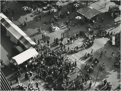  Een serie van 4 foto's betreffende bevrijdingsherdenking 1974, 18-09-1974