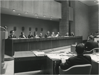  Een serie van 4 foto's betreffende de eerste vergadering van de Gemeenteraad (1966-1970) in het nieuwe stadhuis, 29-09-1969