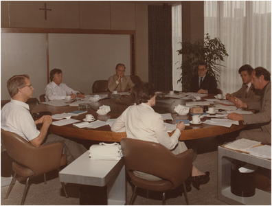 191317 De eerste vergadering van het college van B&W (1982-1986) in de nieuwe samenstelling, 09-1982