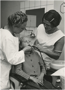 191484 De GG en GD: het verlenen van tandheelkundige zorg aan scholieren, 10-1967