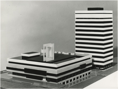 192873 Maquette stadhuis, Stadhuisplein. Ontwerp van J. van der Laan: zij- en achtergevel, 1964 - 1965