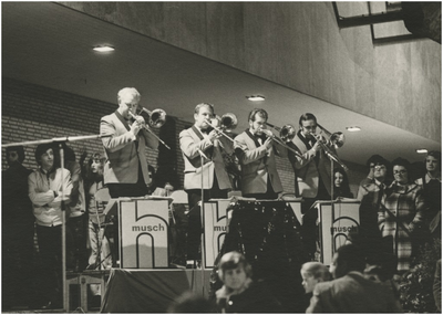 193113 Het orkest van Hub Musch verzorgt een optreden in het stadhuis, 18-09-1972