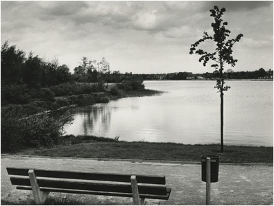  Een serie van 3 foto's betreffende de Karpendonkse Plas, 10-05-1966