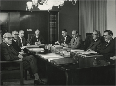 198363 Commissie Voorbereiding Medische Faculteit Eindhoven bij de installatie. 1. Kees Posthumus, rector magnificus ...