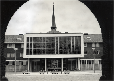 307 Kapel van het St. Josephziekenhuis, Aalsterweg 259, gezien door de toegangspoort, 06-06-1966