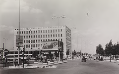 3443 Stationsplein, gezien in de richting van het postkantoor, 1960 - 1970