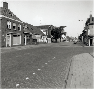 8337 Leenderweg, met links slagerij Meurkens en de bioscoop Palace, 1955 - 1965