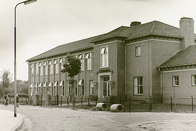 11836 R.K.-Huishoudschool Maria Regina, Gebroeders Hoeksstraat 8, 26-06-1956