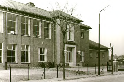 11838 R.K.-Huishoudschool Maria Regina, Gebroeders Hoeksstraat nr 8, 1957
