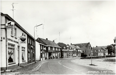 11903 ´t Hof, met helemaal links Cafeteria en Lido bar, 1960 - 1970