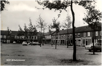 11948 Wilhelminaplein, met winkelgalerij, 21-05-1965