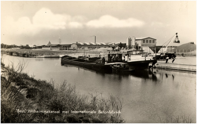11949 Binnenschepen aan de loskade in het Wilhelminakanaal bij het internationale Betonfabriek, 1960