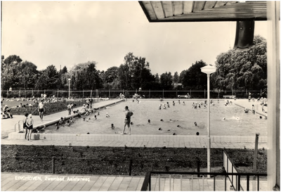 12105 Zwemmen in Zwembad De Tongelreep, 1966 - 1970