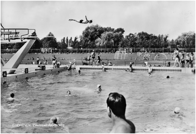 12122 Zwemmen in Zwembad De Tongelreep, 1966
