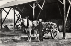 12212 Boer met paard en kar, 1960 - 1970