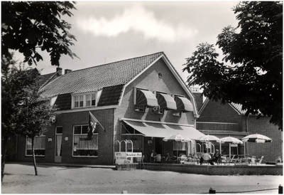 12424 Hotel De Gouden Leeuw, Jan Smuldersstraat 24, 1960 - 1970