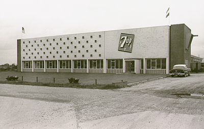 13355 Drankenfabriek Winters BV. - 7Up, Oranje Nassaulaan 44, 1961