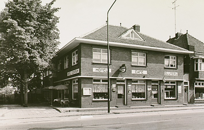 13476 Hotel - café - slijterij 't Centrum, Wilhelminalaan 55, 18-06-1964