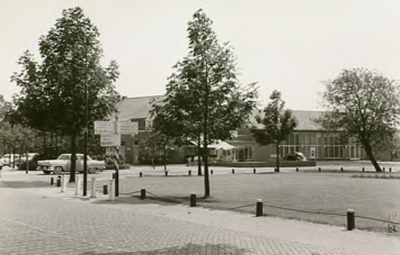 14002 Jan Smulderstraat, met Hotel-café-restaurant De Gouden Leeuw op nr. 24, 27-06-1962