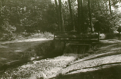 14094 't Schut: waterval in de Beekloop, 09-06-1956