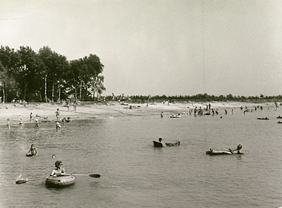 14127 Zwemmen bij het E-3 Strand, 1965