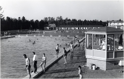 14321 Zwemmen in Zwembad 't Witven, Runstraat nr 40, 08-09-1964