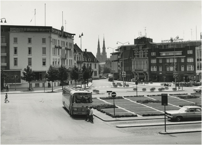 67325 Stationsplein, gezien vanaf het stationsgebouw, 06-07-1966