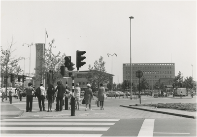 67328 Oversteekplaats Stationsplein, gezien vanaf het 18 Septemberplein, 06-07-1966