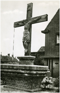 130430 Beeld 'kruisbeeld' hoek Kapelstraat/Binnenweg, 1955 - 1965