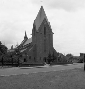 135480 R.K. kerk St. Martinus, J. Deckersstraat 24, 07-1957