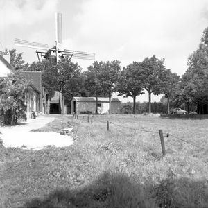 135544 Leenderweg, met de bergkorenmolen St.Victor , 1958