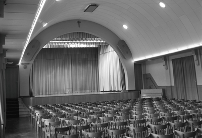 136100 Theaterzaal met podium van Providentia, 1950 - 1970
