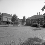 136169 Dorpsstraat, met bushalte bij de Boerenleenbank, 11-07-1968