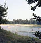 136314 Het zwemmen in het strandbad Oostappen, 1975 - 1985