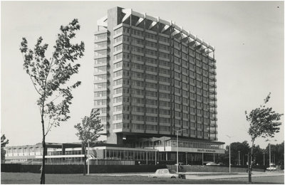 194053 Hoofdkantoor van Philips Nederland aan de Boschdijk, 28-09-1965