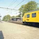 225364 Station, met naderende trein, 1970 - 1990