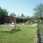 225368 Het spelen in de speeltuin, 1970 - 1990