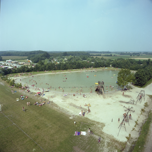 225475 Panorama van het Zwembad van camping Heezerenbosch, Heezerenbosch 6, 1970 - 1990