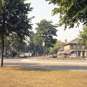 225684 Speelheuvelstraat, met rechts Hotel Centraal, 1970 - 1980