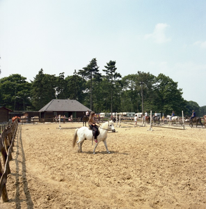 225743 Paardrijden op het Philips recreatiecentrum, Philipsbosweg 7, 1970 - 1980