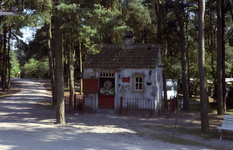 226002 Het huisje van Hollebolle Gijs op camping Oostappen, 1987