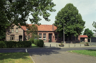 226093 Huize Ave-Maria en Open Jongeren-Centrum Jonosh, Vorstermansplein 10-12, 1980 - 1990