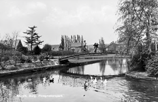 226803 Vijver met bruggetje, op de achtergrond de Logtenstraat, 1950 - 1965