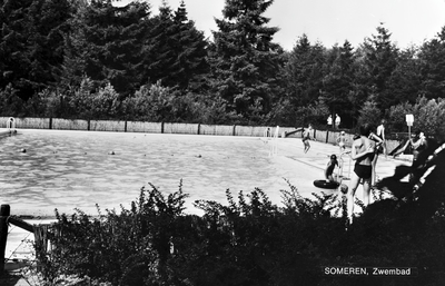 226826 Zwemmen in het zwembad van Philips recreatiecentrum, Philipsbosweg 7, 1950 - 1965