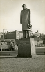 227095 Standbeeld van Anton Philips, voormalig bestuursvoorzitters van Philips van Oswald Wenckebach, 1955