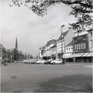 227327 Markt, met rechts de EDAH en bioscoop Centraal, 1960 - 1970