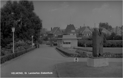 227679 St. Lambertusziekenhuis, Wesselmanlaan 25. Met rechts het kunstwerk, 1955 - 1960