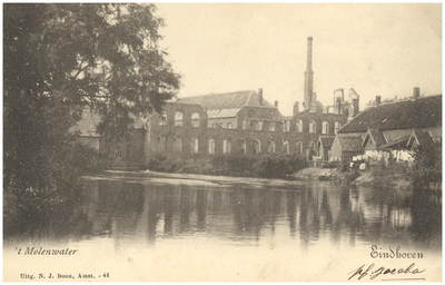 15550 Bouwstraat, 't Molenwater met Den Bouw ofwel de restanten van de afgebrande fabriek van Smits, 1910 - 1920