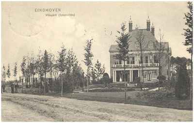 15577 Huize de Laak, Parklaan 99. Links op de achtergrond villa Elsheim, 1907