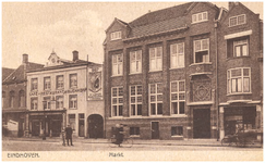 15633 Markt, met Café-restaurant De Bijenkorf en de Zuid Nederlandse Handelsbank, 1918 - 1930